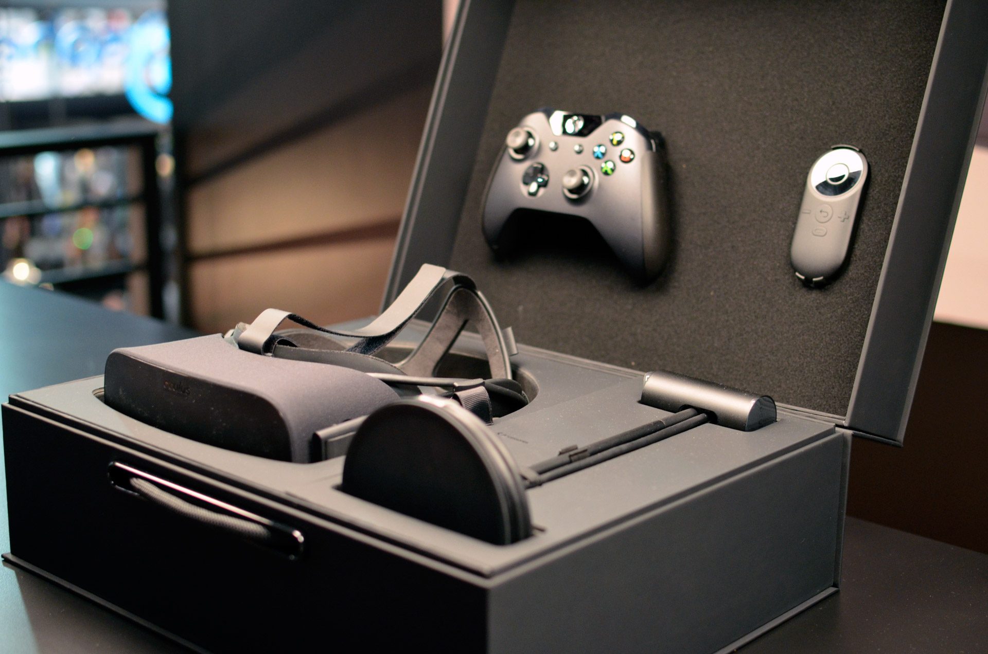 Up Close and Personal with the New Rift Carrying Case – Road to VR