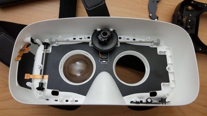 Gear-VR-teardown (5)