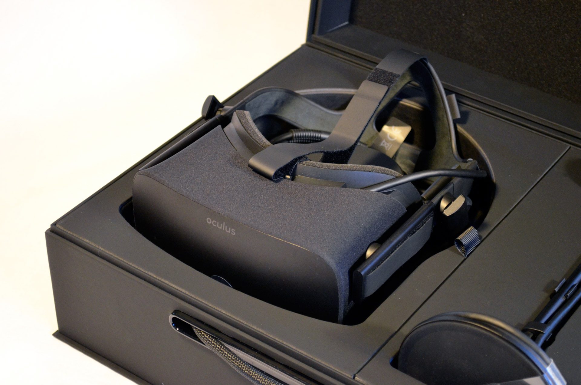 Unboxing the New Oculus Rift Step-by-Step in Pictures – Road to VR