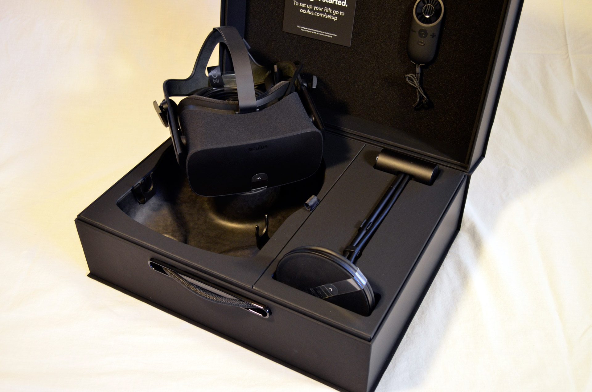 unboxing the new oculus rift step