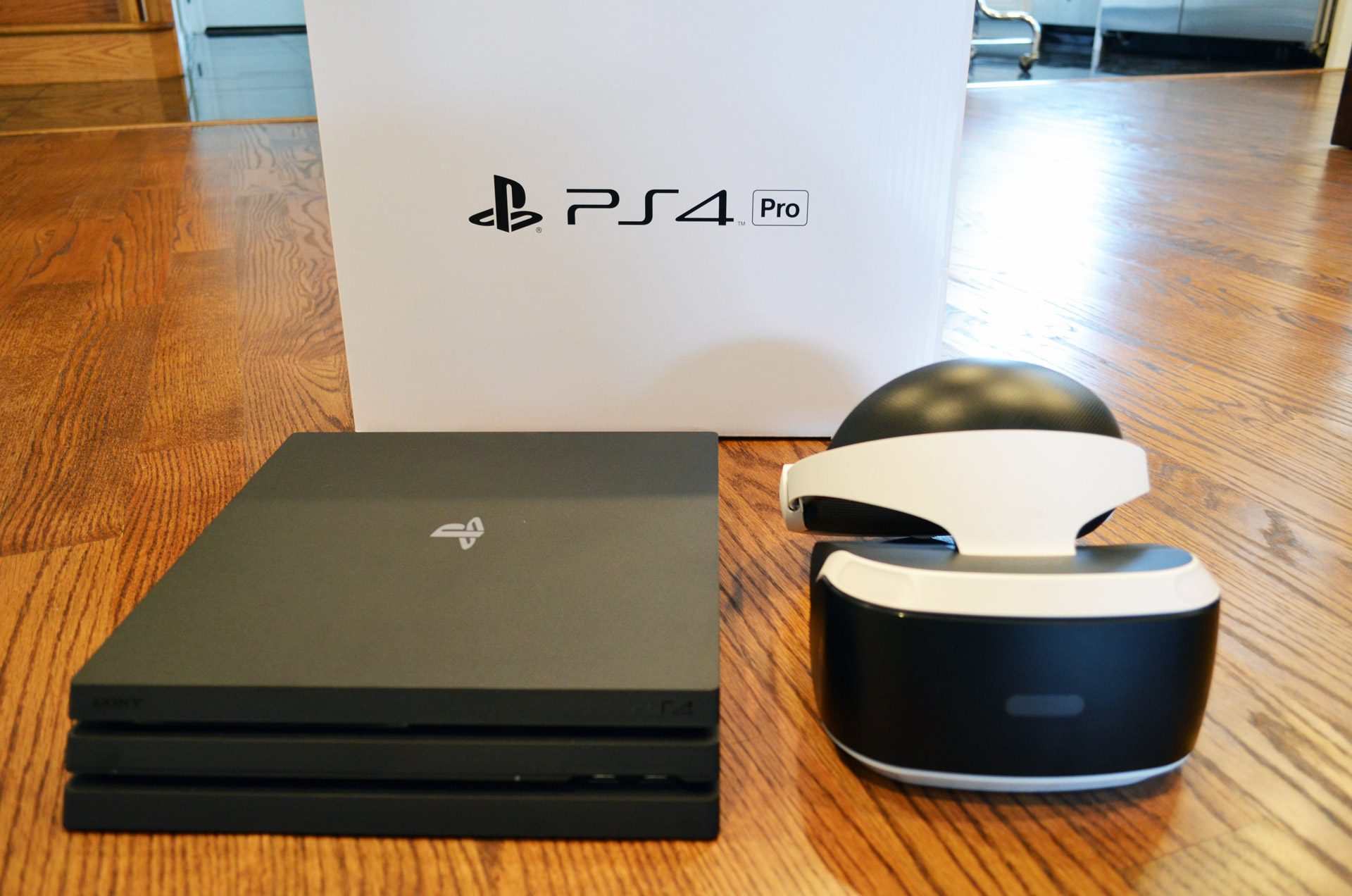お得な情報満載 4 PlayStation Pro (CUHJ-10029) 2TB Pack Play of Days VR