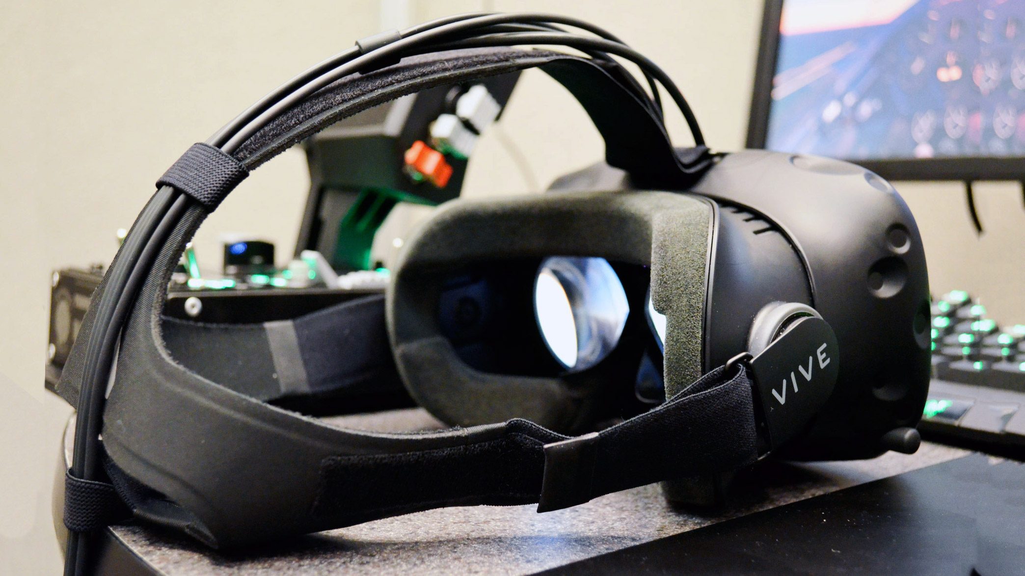 HTC Vive Pro. VR ar Mr XR. VR ar Mr тренажёры. Trinus VR Controller.