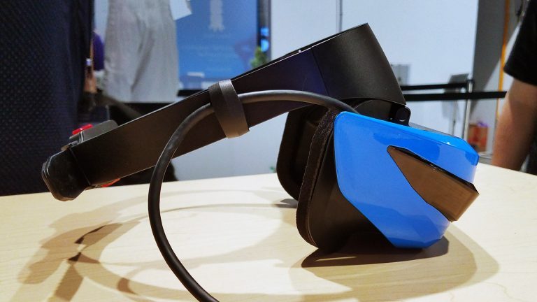 Hands-on: Acer VR Headset for Microsoft's Mixed Reality Platform