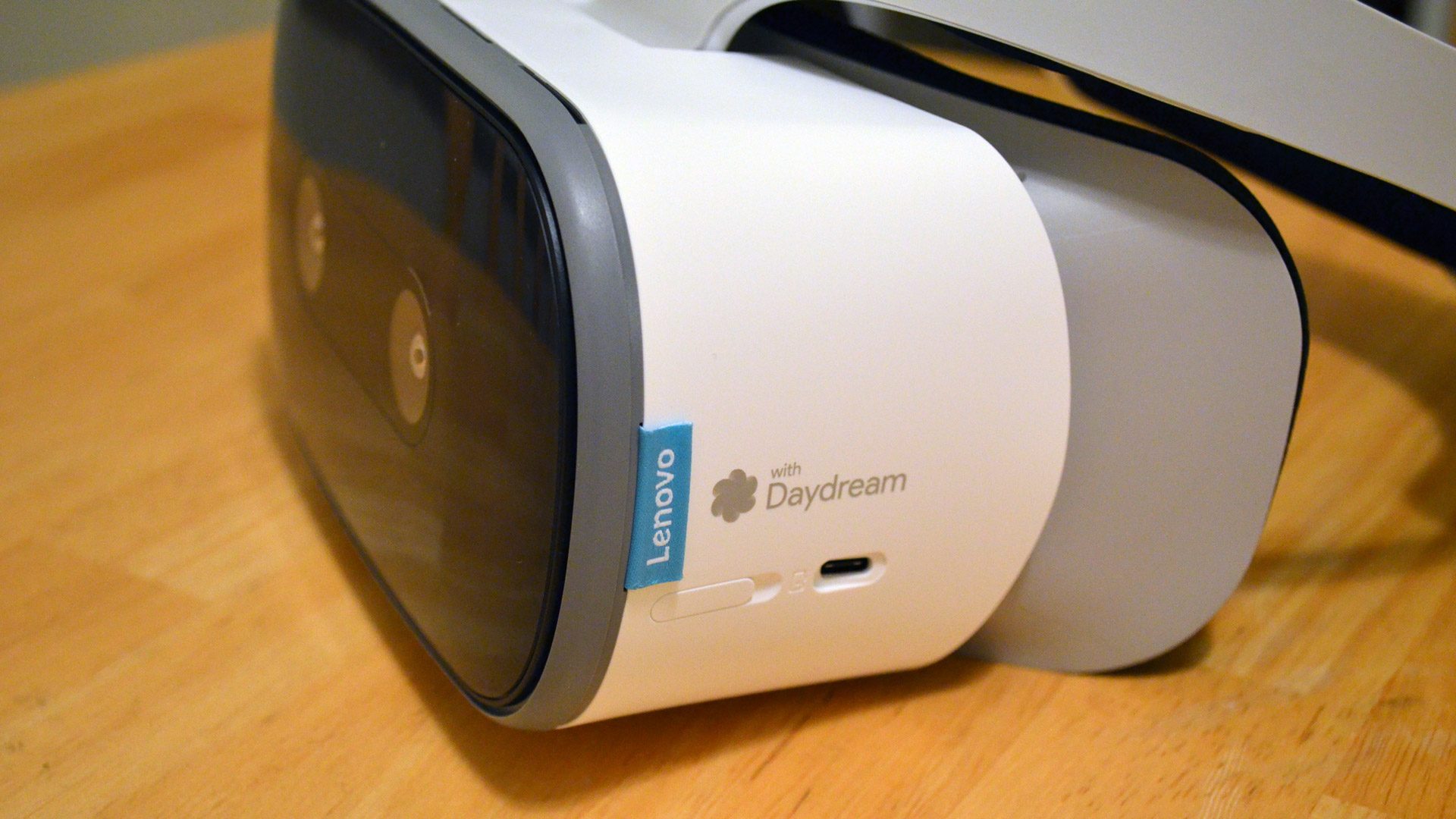 Lenovo Mirage Solo Review: Positional Tracking Comes to Mobile VR (sort of)
