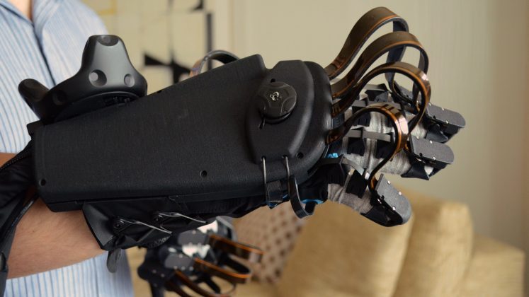 Dexmo Haptic Force-feedback VR Gloves Are Compact And Wireless