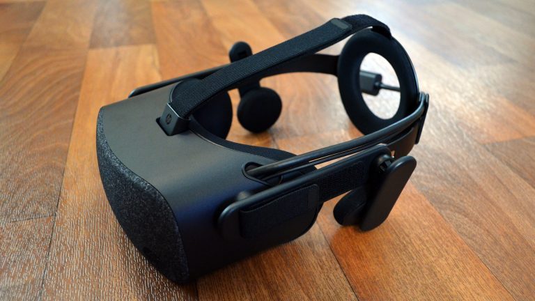 HP Reverb Review – An Impressive Headset Stuck with Windows VR Controllers