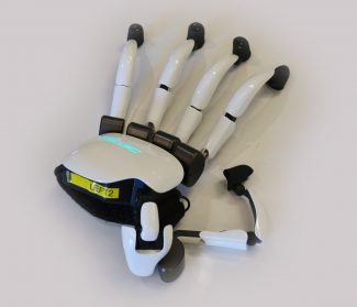 Dexmo Haptic Force-feedback VR Gloves are Compact and Wireless 5