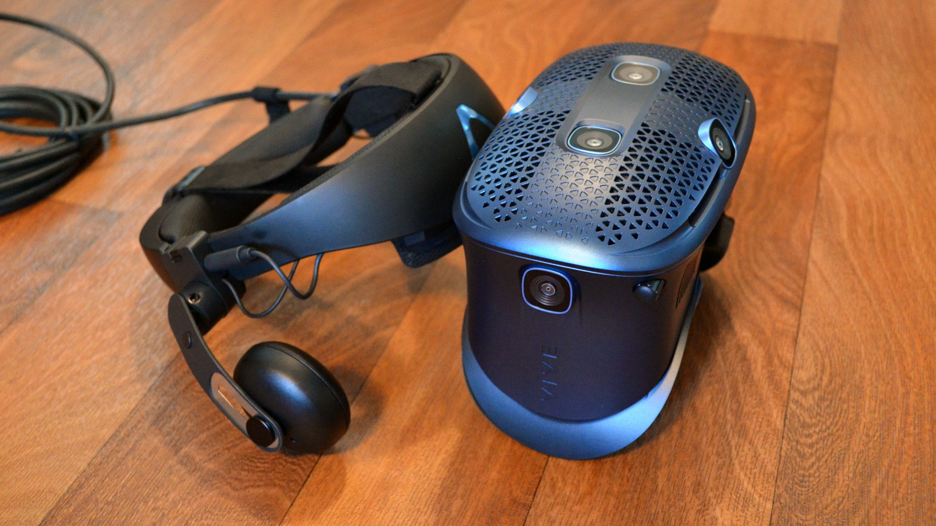 Vive Cosmos Review – A Decent Headset Up Against Stiff Competition