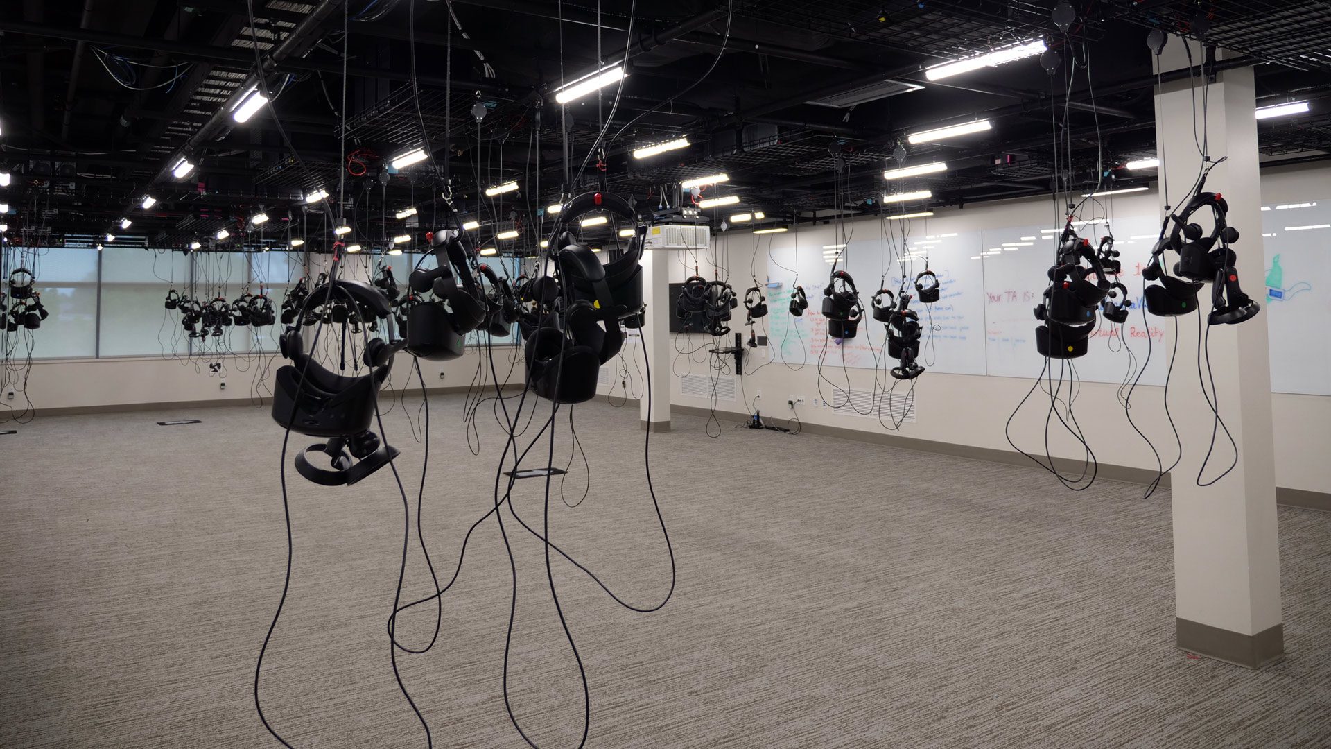 Darkroom vr. VR лаборатория. Лаборатория VR/ar. Технологии виртуальной реальности. VR тренажер промышленность.