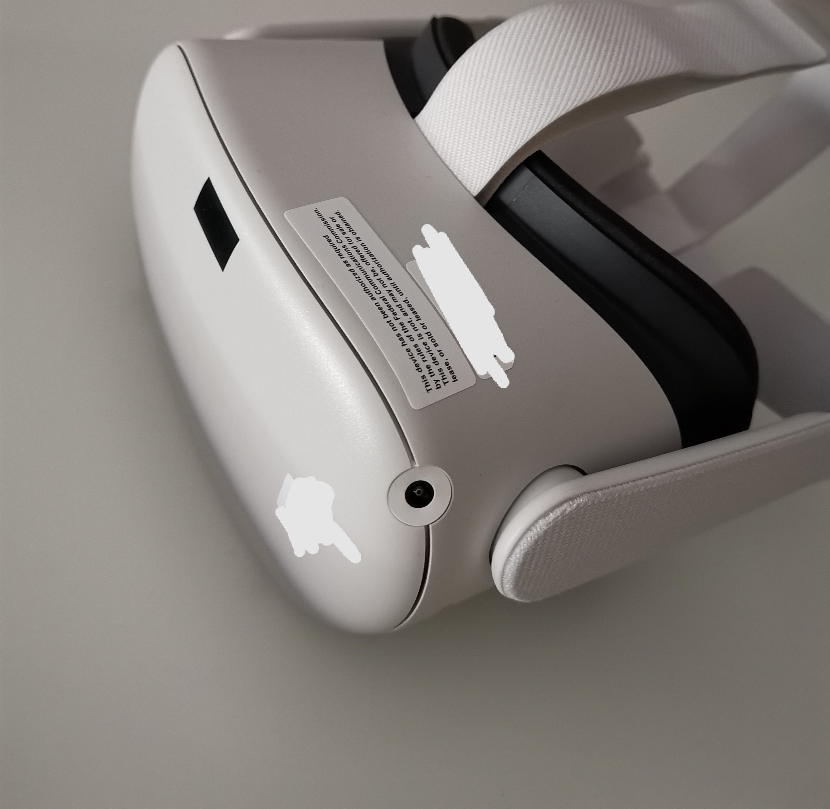 Leaked Photo Shows Oculus Quest 2 with Headset & Controller Tweaks