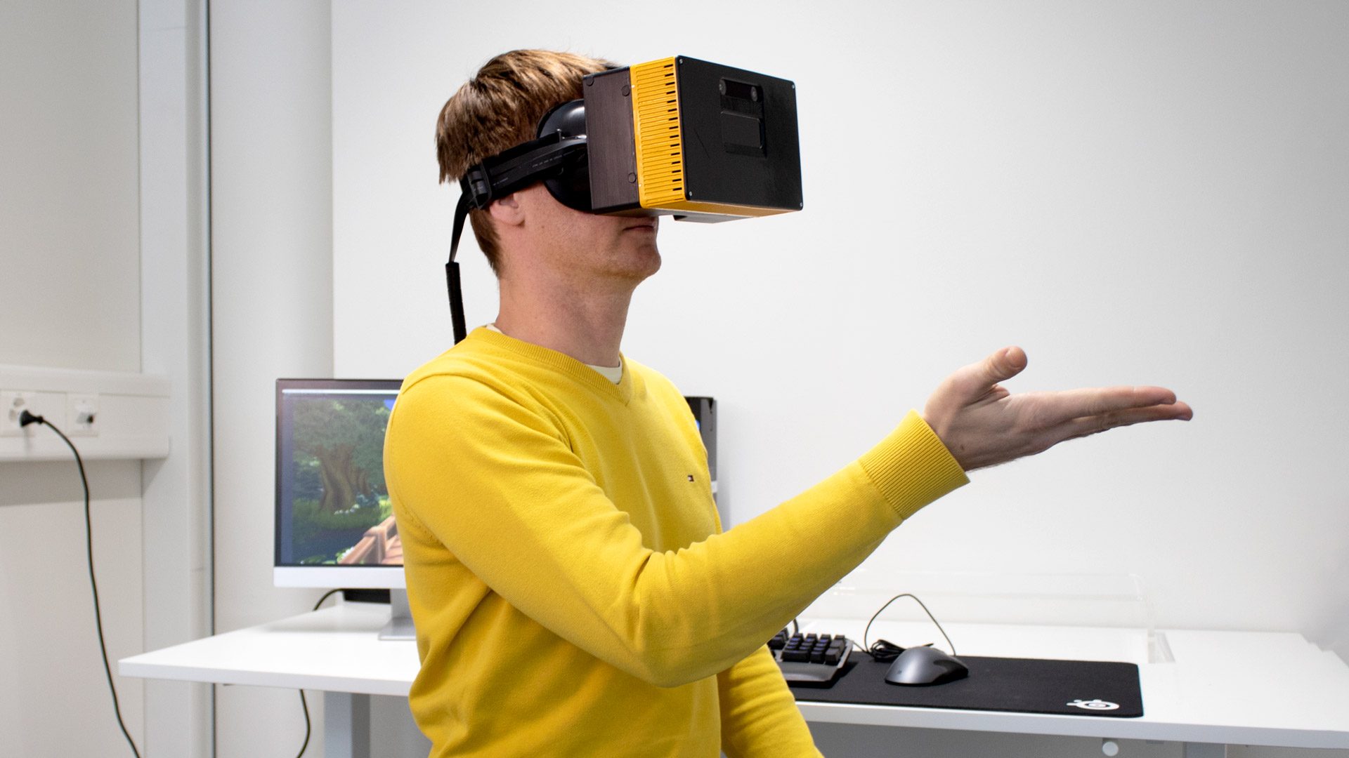 Light vr. Прототип очков дополненной реальности. VR очки Apple. Apple VR презентовали. VR очки дети.