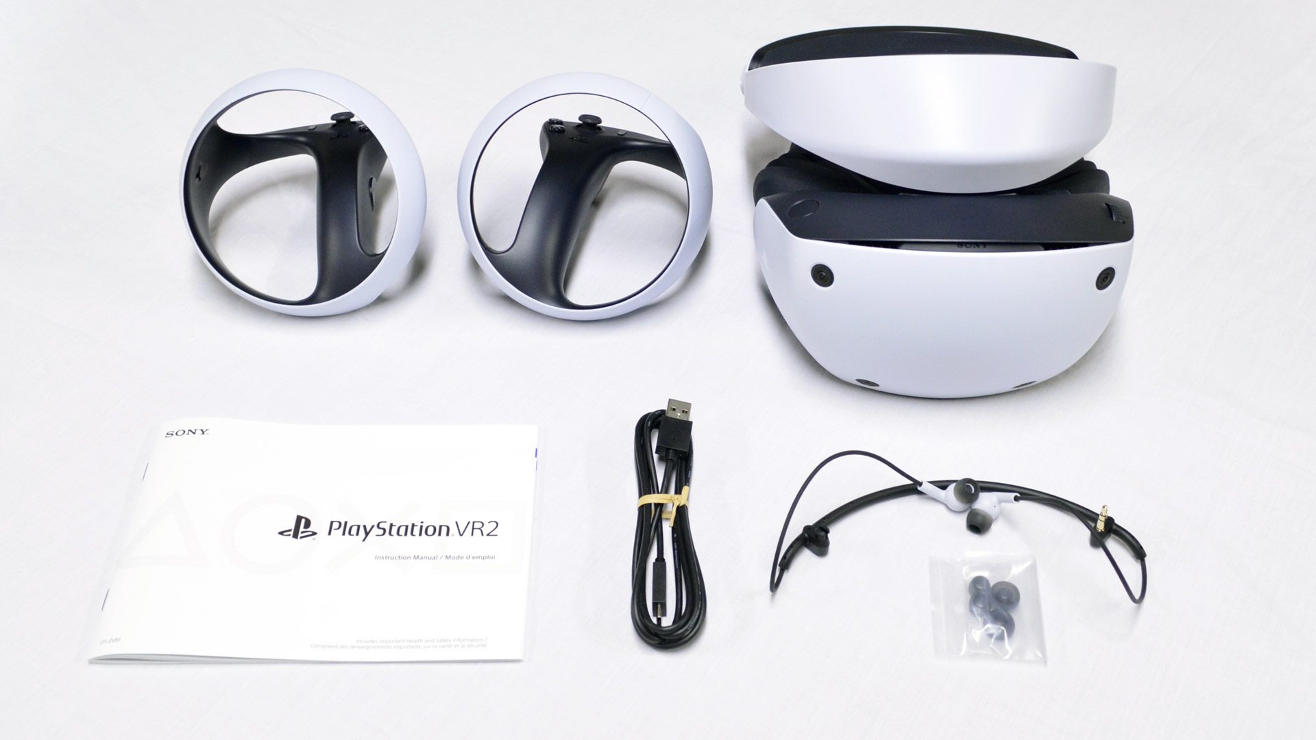 PSVR 2 Unboxing – Close-up with the Final Version of Sony’s New VR ...