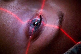 laser-eye-surgery-oculus-rift-virtual-reality