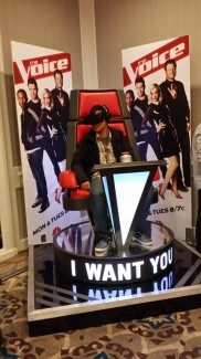 Photo of the NBC Voice Virtual Reality Chair by Twitter user @rchktk
